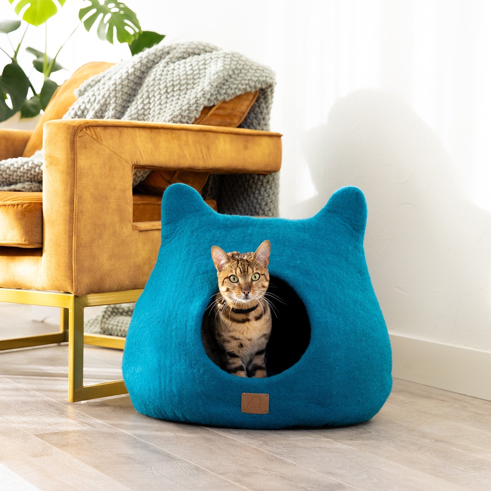 Peekaboo Ocean Blue Wool Cat Cave